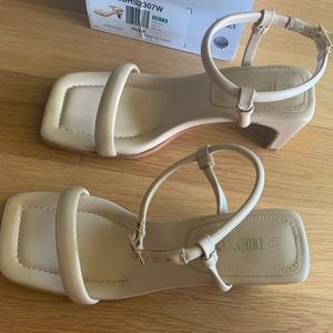 DREAM PAIRS Women's Low Block Heel Ankle Strap Open Toe Sandals  sz 7.5